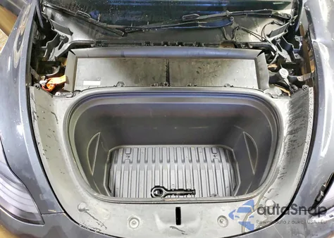 2024 Tesla Model Y z USA, uszkodzony, nr VIN 7SAYGDEE4RF130049